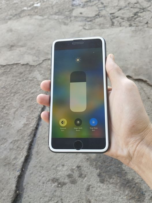Продам Айфон 8 плюс 64 Гб