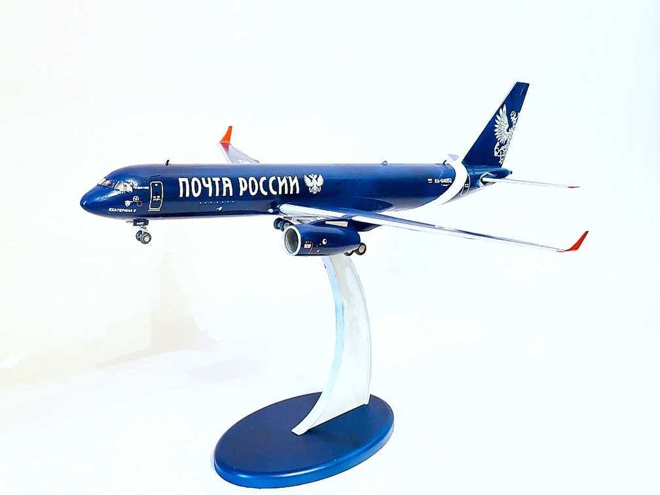 Сборная модель-Грузовой самолет Ту-204 "ПОЧТА РОССИИ" +краски+клей