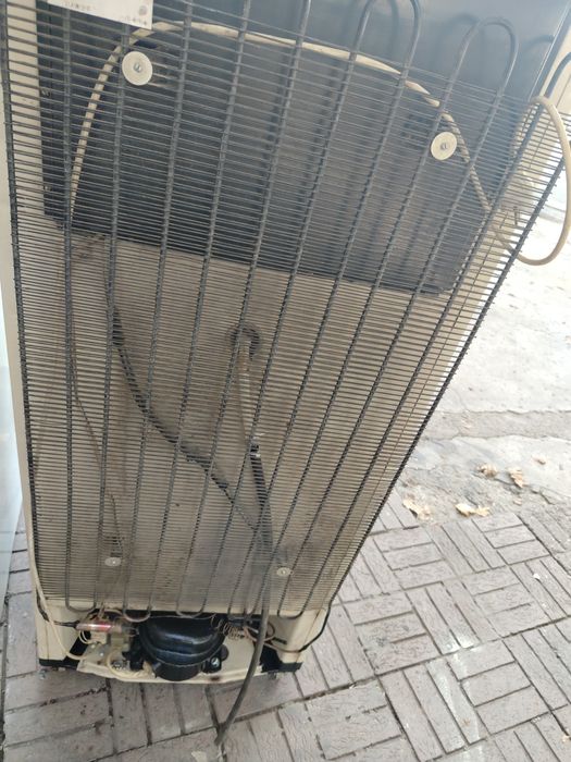 Холодильник сотилади