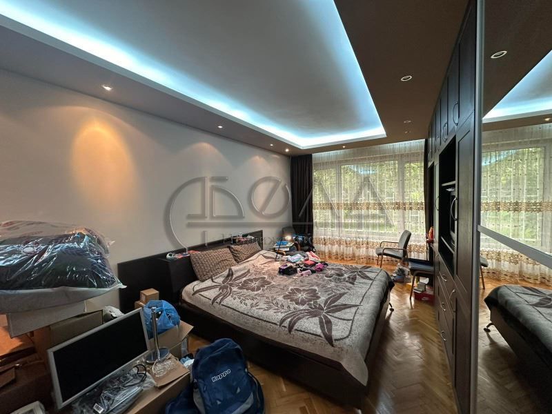 Продава се Тристаен апартамент в София, Люлин 6 - 92 кв.м за 1935 €/кв.м - Снимка #2