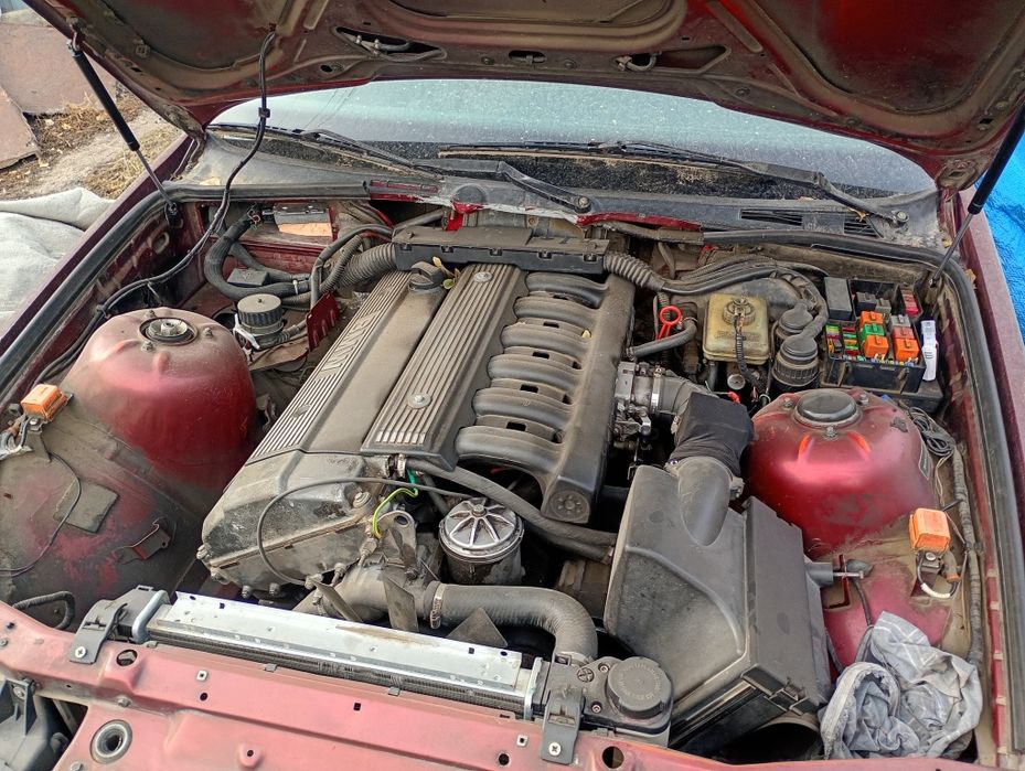 Продам BMW E36 320i