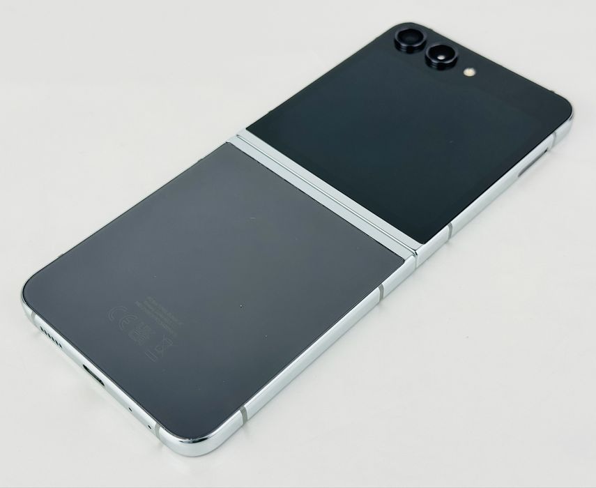 Samsung Galaxy Z Flip 5 256GB 8RAM Graphite Отличен!