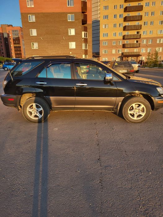 Продам в отличном состоянии Lexus rx 300