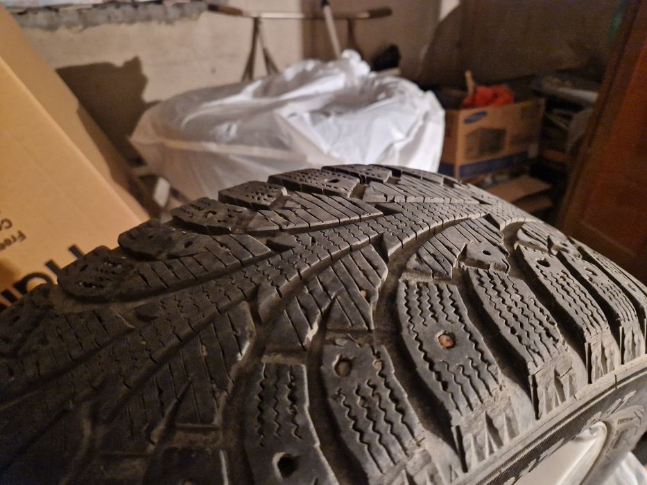 Диск с зимней резиной