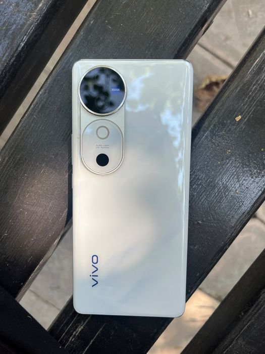 Смартфон VIVO V40 256 gb