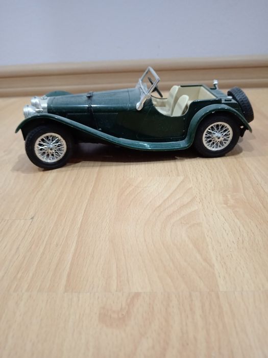 Macheta metalica Jagyar 1:18