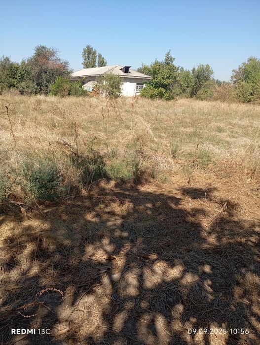 Продается участок 12 соток с домом 4 комнат.