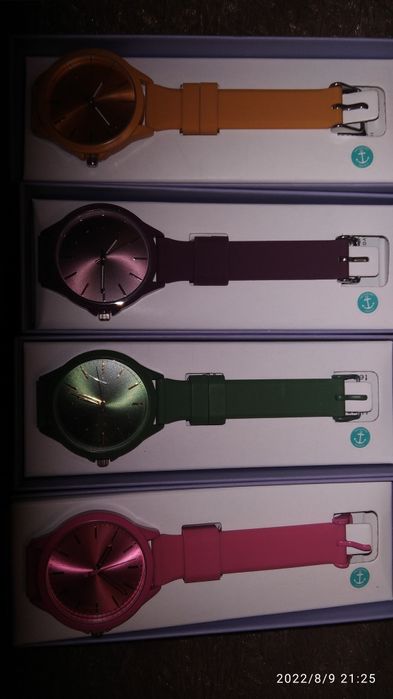 Часы кварцевые,новые