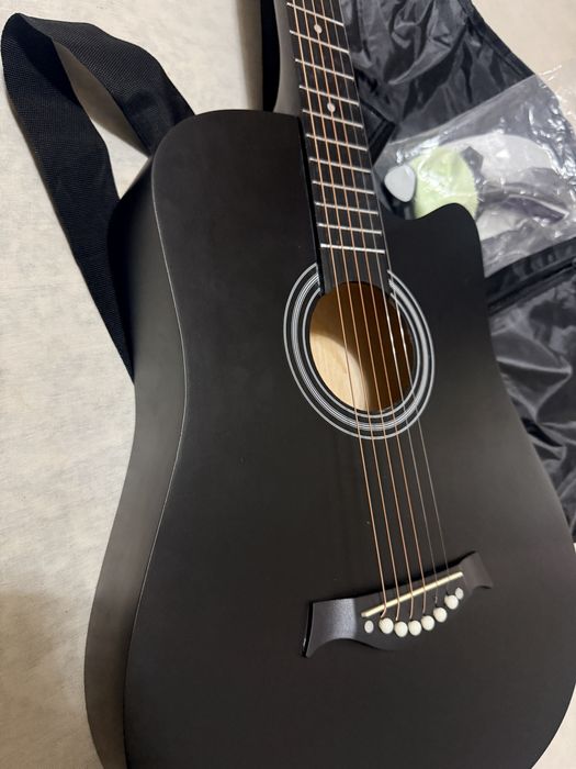 Гитара сегодня купили новая