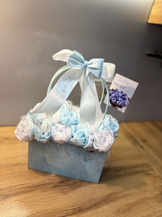 Розы из атласной ленты