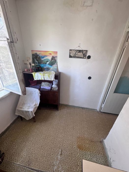 Срочно Продаётся 1 ком  Квартира в Чирчике район Троийцк ор. 14 школа