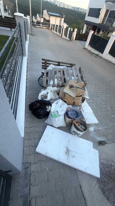curatenie si eliberare gunoi bloc , Demolam pereti din BCA, caramida si rigips