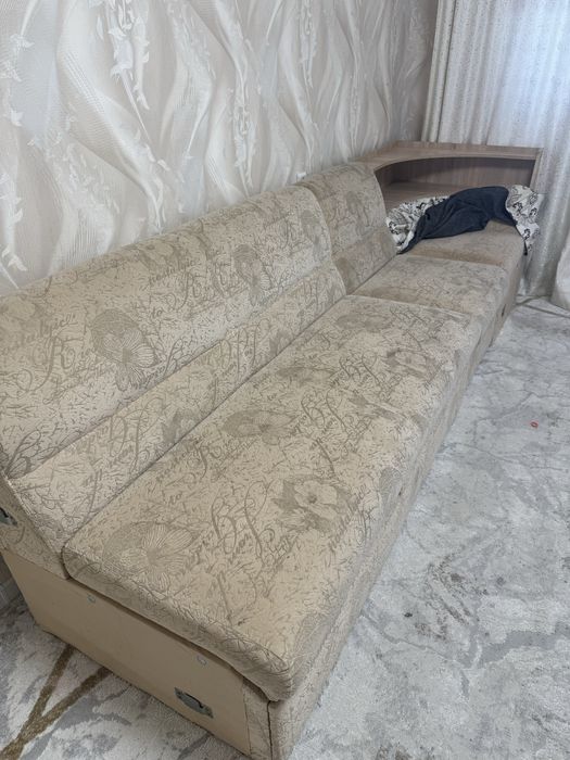 Продам угловой диван для гостиной