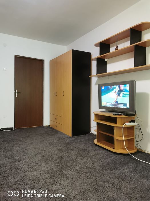 Garsoniera de închiriat  zona Coresi