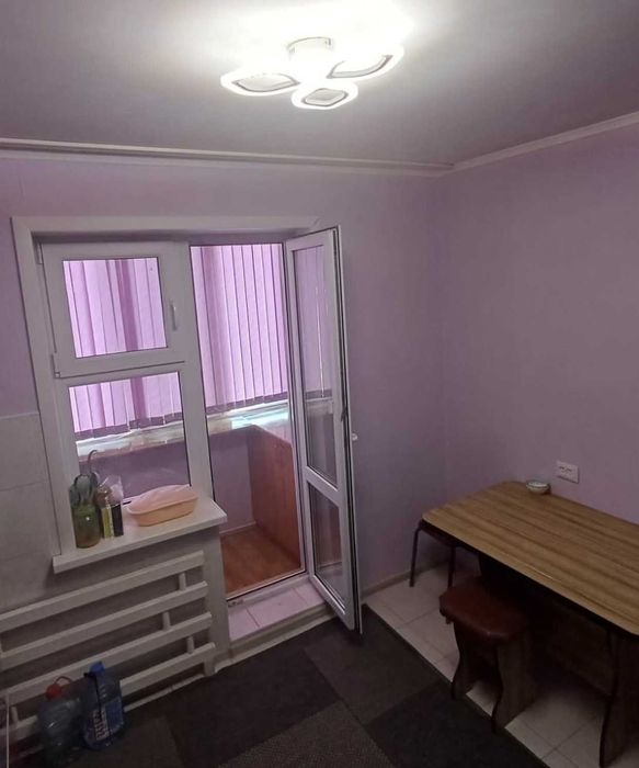 Продам квартиру трехкомнатную