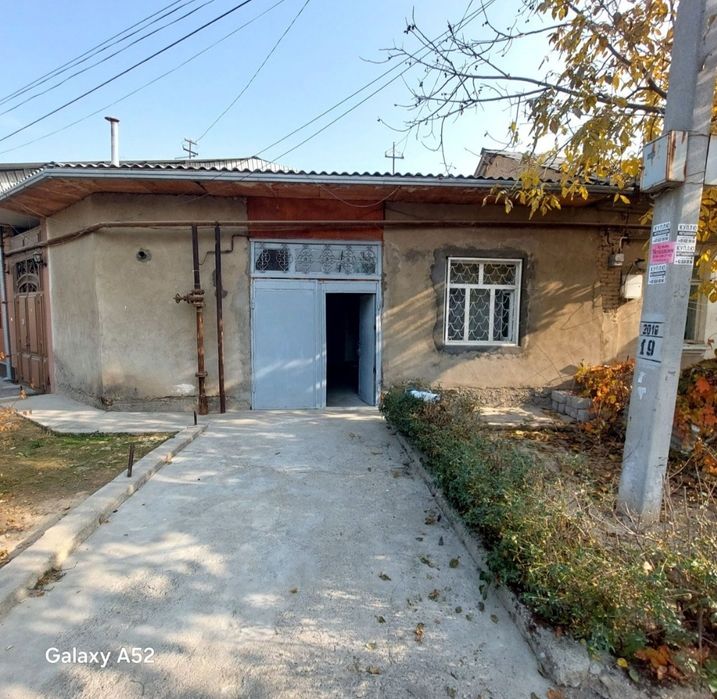 Srochna hovli sotiladi