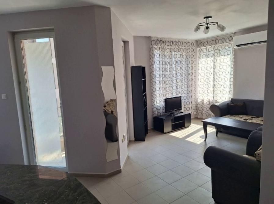 Дава се под наем Двустаен апартамент в София, Хладилника - 65 кв.м за 600 € - Снимка #4