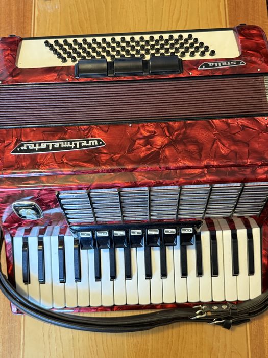 Акордеон Weltmeister Stella 80 баса