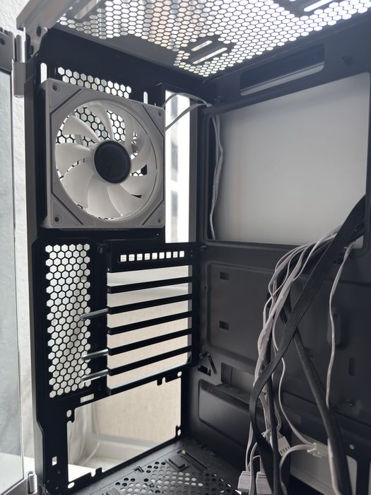 Продам корпус для пк corsair