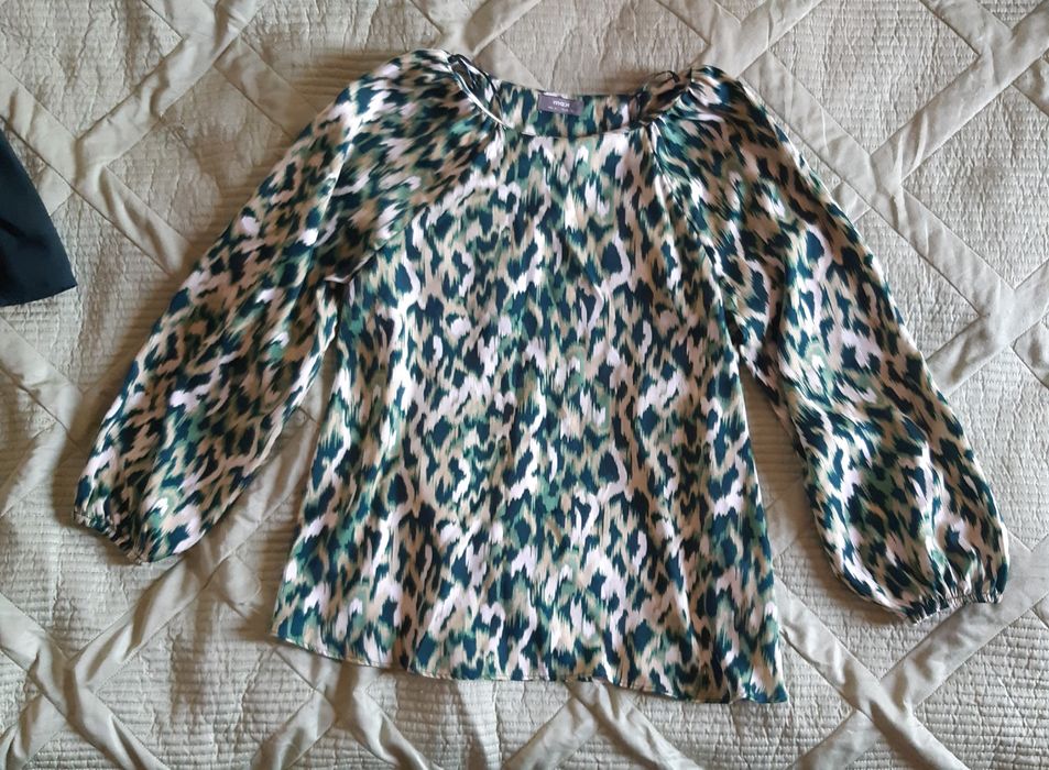 Отдам блузки 42- 44 размера