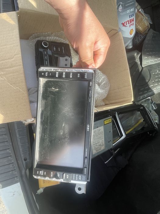 Продам штатные магнитолы