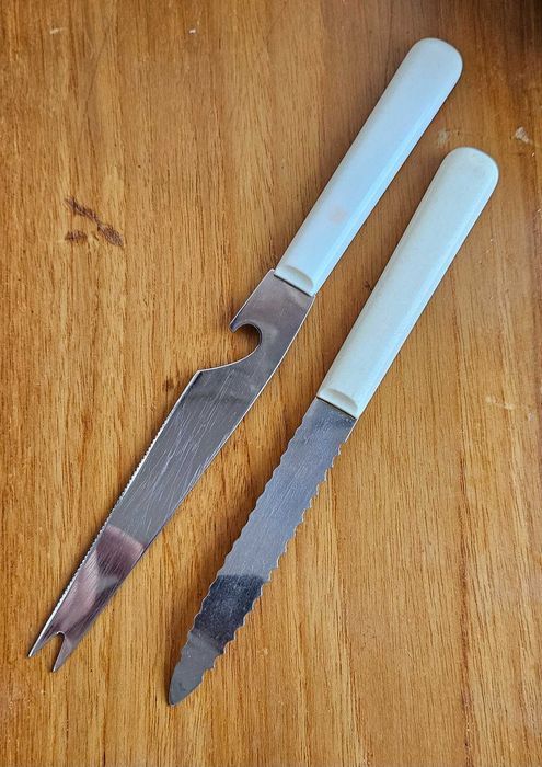 două tacâmuri speciale Sheffield England.