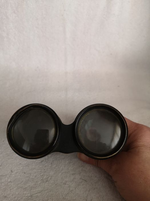 Стар военен бинокъл. Немски
