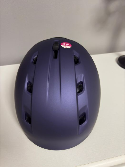 Cască de schi nouă