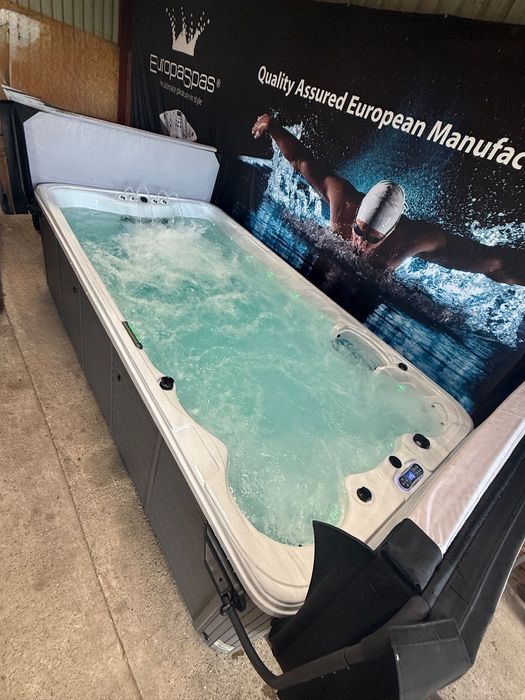 Джакузи плувен тренажор мини басейн