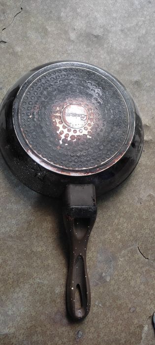 Сковородка в хорошем состоянии