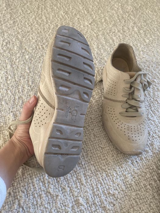 Pantofi sport UGG marimea 38, din piele foarte moale