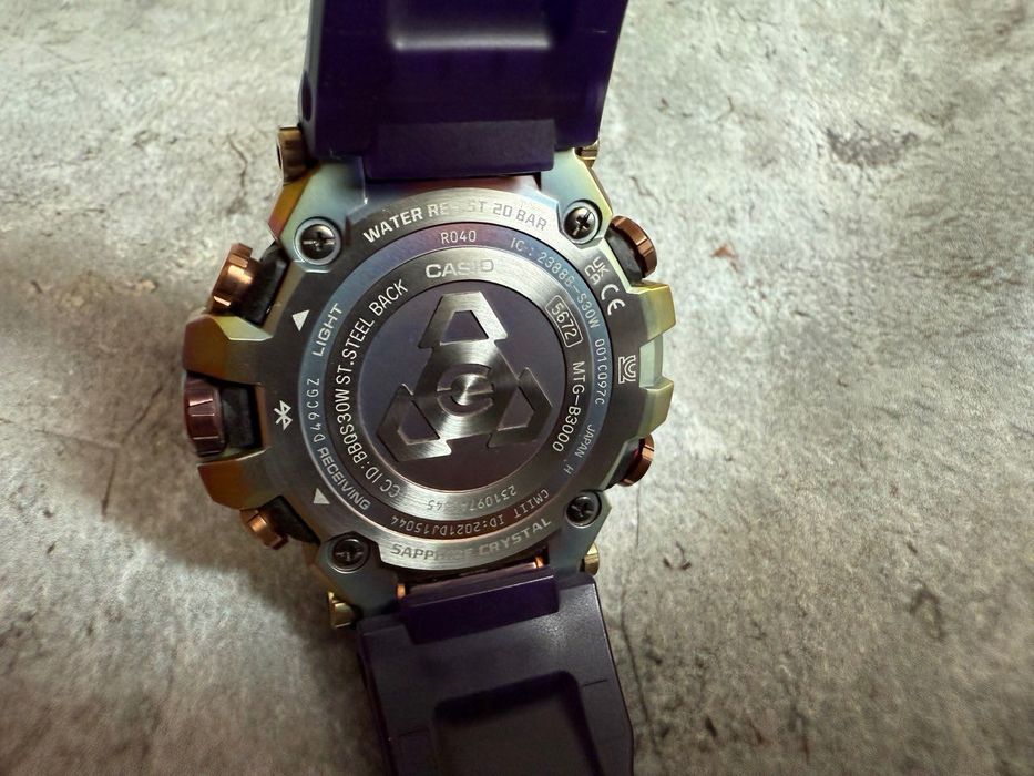 Часы Casio MTG  B3000 Aurora Oval G Shock