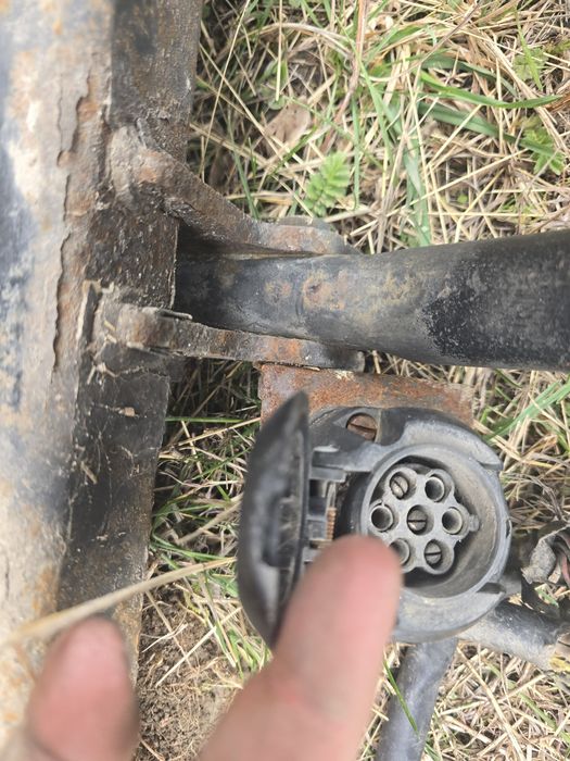 Cârlig plus instalație plus șuruburi Volkswagen T5 original