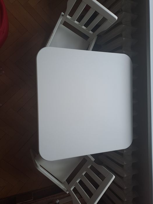 Детска маса с два стола