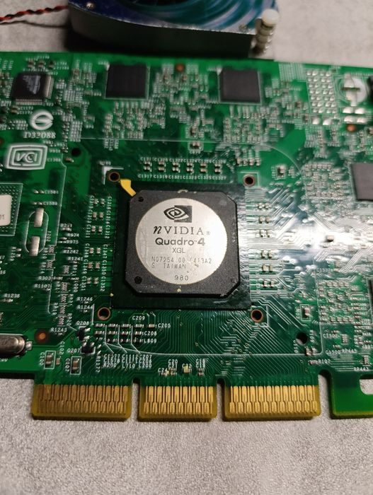 Vand placa video retro Nvidia Quadro 4 980 xgl