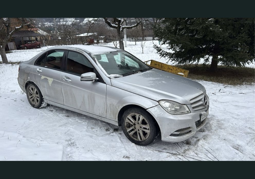 Dezmembrez c220 w204 punte spate bara capota trager faruri aripi stop