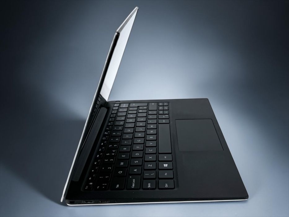 Dell XPS 7390 13" 4K UHD+ i7-10910U 16GB RAM 512GB SSD Перфектен! Гаранция!