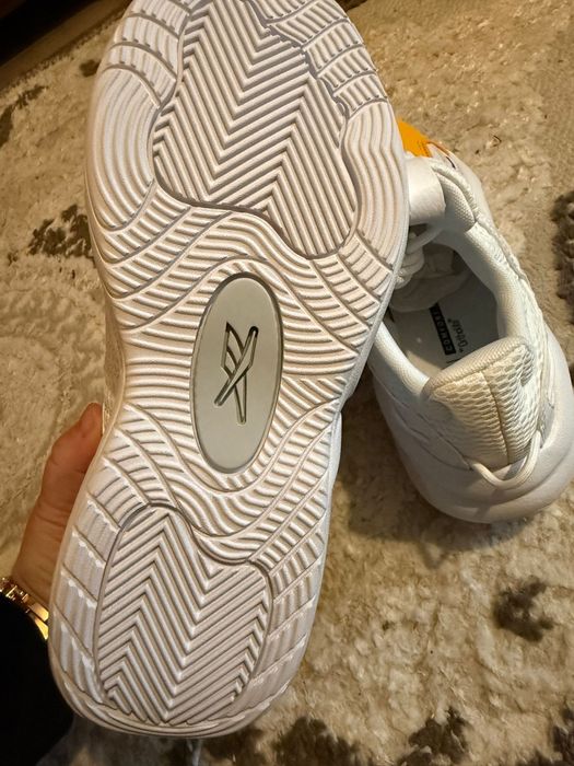 Reebok маратонки новй, розмер 35