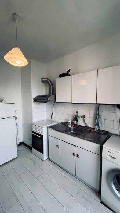 Дава се под наем Тристаен апартамент в София, Център - 85 кв.м за 550 € - Снимка #1