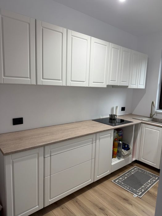 Inchiriez apartament la casa