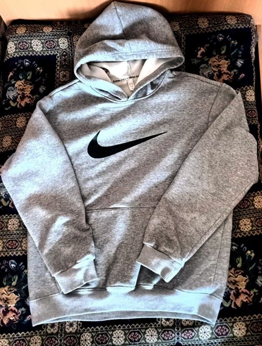 Серая кофта Nike,