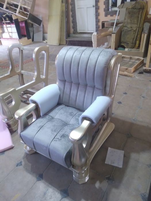 Yumshoq mebel xar xil turdagi kuxinni gastinni mebel lar tayorlab bera