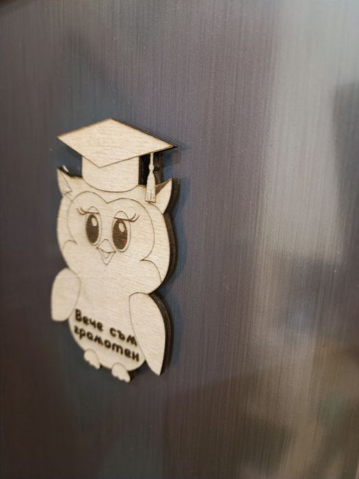 Подаръци за завършване - дървени медали, магнити за хладилник