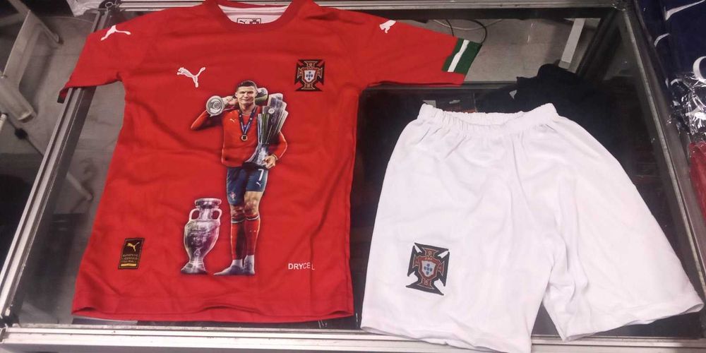 спортен екип Роналдо Португалия нов