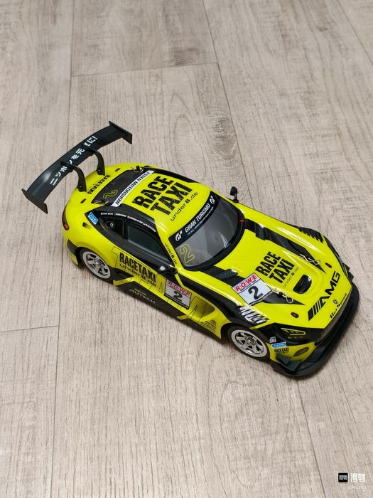 Дрифт машинка на радиоуправлении.