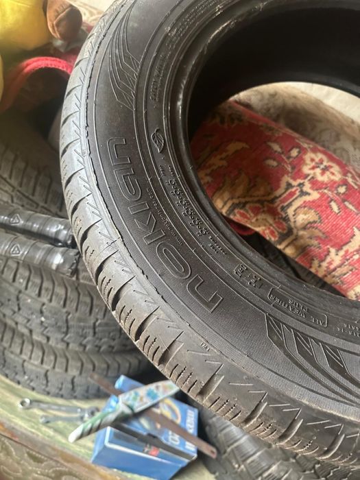 Продам зимние шины комплект ,