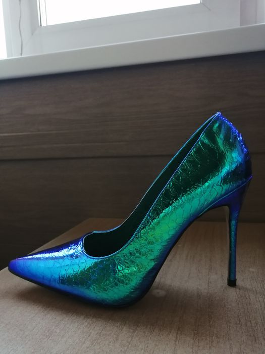 Продам шикарные туфли лодочки