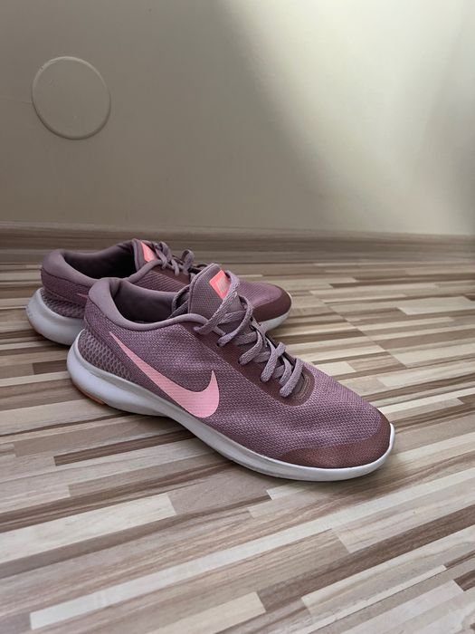 Дамски Маратонки найк