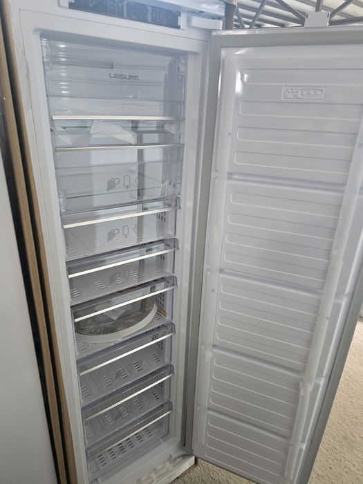 Нов вертикален фризер Leisure PBZL 1220. 220 литра  No Frost