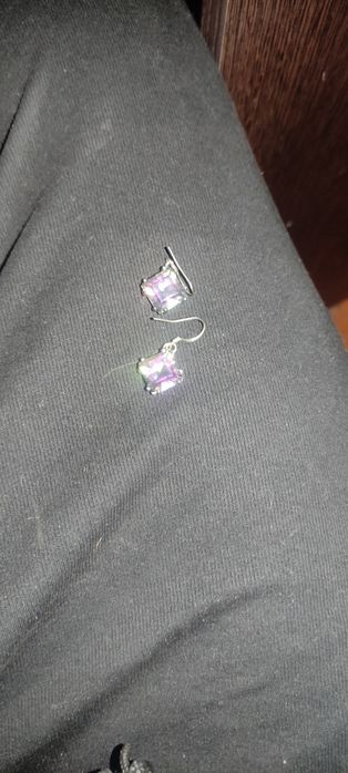 Продам серьги две пары